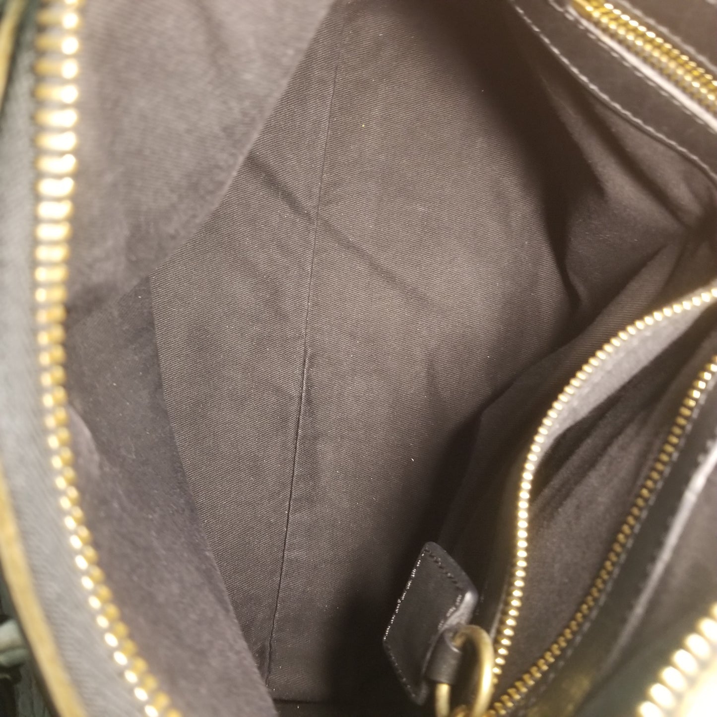 Chloé Cyndi Embossed Leather Handbag in Black